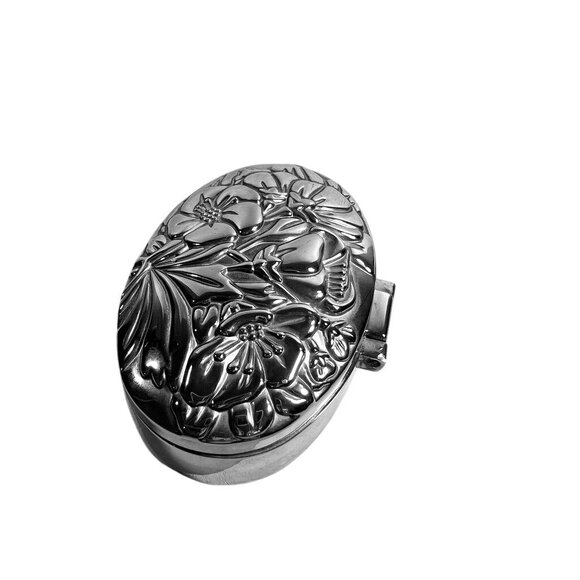 Vtg Silver Plated Oval Trinket Box Repousse' Design Int Silver Co 3.4 X 2.2 X 1" - Picture 2 of 6